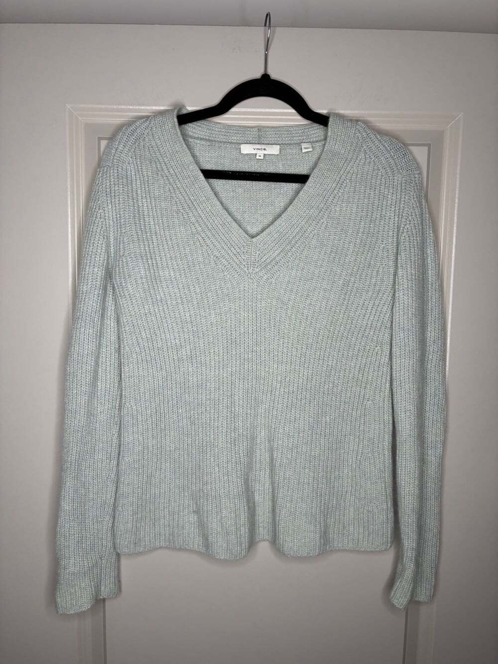 Vince 100% Cashmere V Neck Knit Sweater in Sea Mist Light Blue Size XS